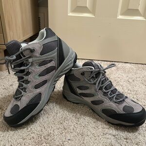 NEVER WORN Hi-Tec Gray Lace Up Boots